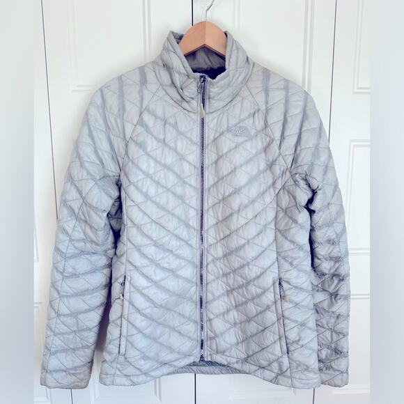 North Face Women's Mid Grey Thermoball Trekker Jacket - Picture 4 of 11